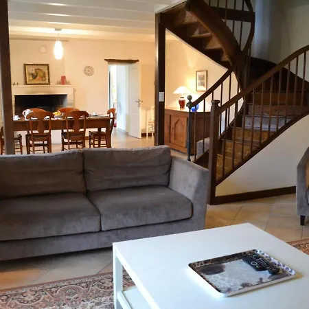 Maison De Charme Avec Piscine Chauffee Et Jardin Prive, Ideale Pour Familles - Fr-1-653-85 *