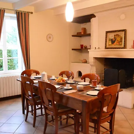 Holiday home Maison De Charme Avec Piscine Chauffee Et Jardin Prive, Ideale Pour Familles - Fr-1-653-85 Saint-Cybardeaux