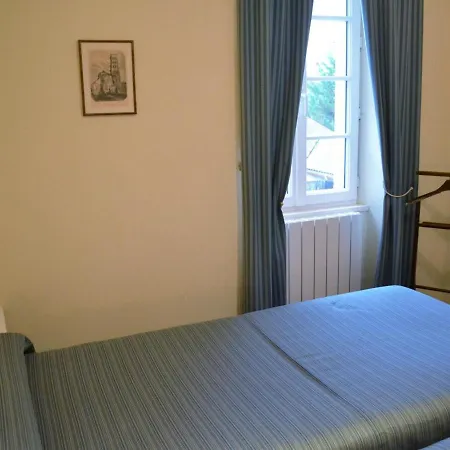 Holiday home Maison De Charme Avec Piscine Chauffee Et Jardin Prive, Ideale Pour Familles - Fr-1-653-85 Saint-Cybardeaux