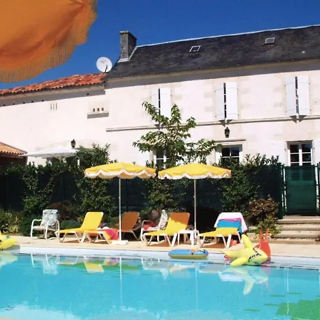 Maison De Charme Avec Piscine Chauffee Et Jardin Prive, Ideale Pour Familles - Fr-1-653-85 Holiday home