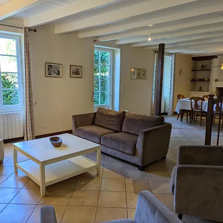 Maison De Charme Avec Piscine Chauffee Et Jardin Prive, Ideale Pour Familles - Fr-1-653-85 *