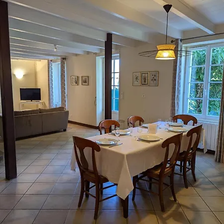 Maison De Charme Avec Piscine Chauffee Et Jardin Prive, Ideale Pour Familles