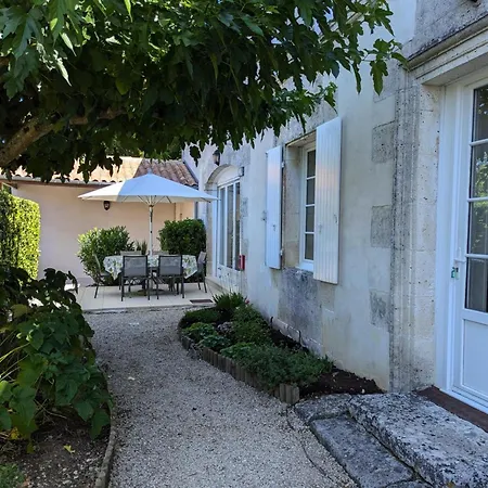 Maison De Charme Avec Piscine Chauffee Et Jardin Prive, Ideale Pour Familles * Saint-Cybardeaux