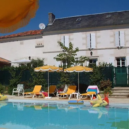 Maison De Charme Avec Piscine Chauffee Et Jardin Prive, Ideale Pour Familles Saint-Cybardeaux
