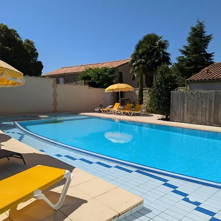 Maison De Charme Avec Piscine Chauffee Et Jardin Prive, Ideale Pour Familles Landhaus *