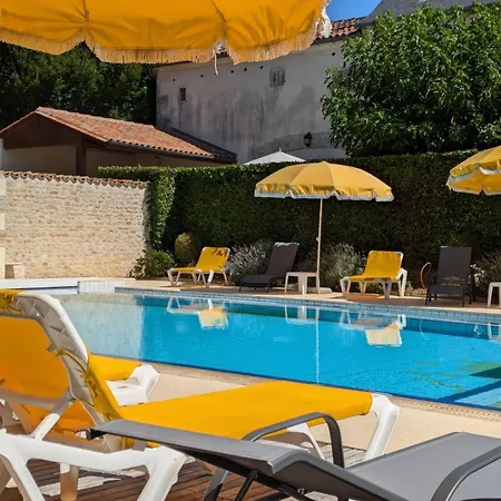 Landhaus Maison De Charme Avec Piscine Chauffee Et Jardin Prive, Ideale Pour Familles Saint-Cybardeaux