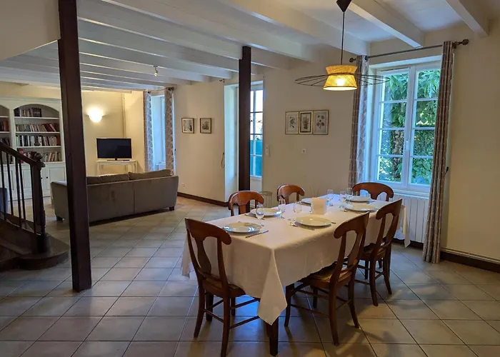 Maison De Charme Avec Piscine Chauffée Et Jardin Privé, Idéale Pour Familles - Fr-1-653-85