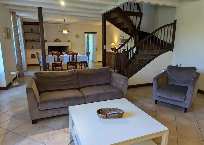 Maison De Charme Avec Piscine Chauffée Et Jardin Privé, Idéale Pour Familles - Fr-1-653-85 *