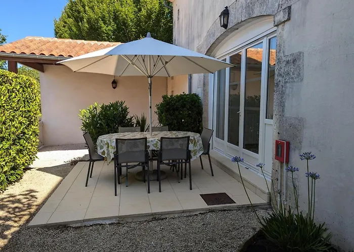 Сasa de vacaciones Maison De Charme Avec Piscine Chauffée Et Jardin Privé, Idéale Pour Familles - Fr-1-653-85 Saint-Cybardeaux