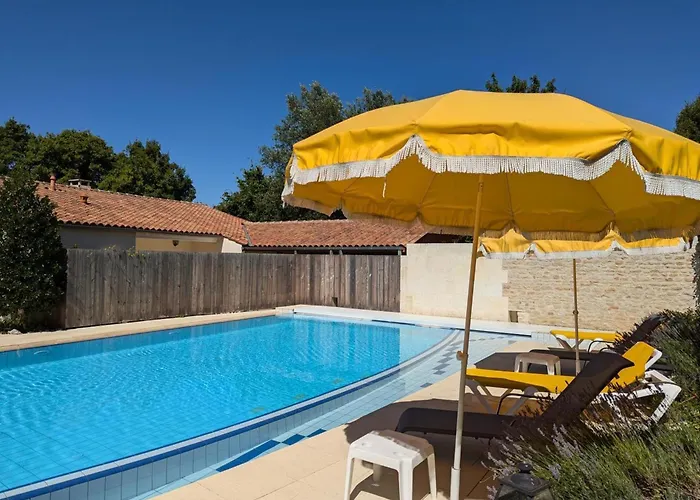 Сasa de vacaciones Maison De Charme Avec Piscine Chauffée Et Jardin Privé, Idéale Pour Familles - Fr-1-653-85 *