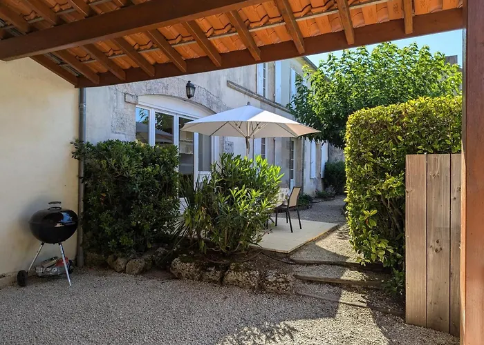 Maison De Charme Avec Piscine Chauffée Et Jardin Privé, Idéale Pour Familles - Fr-1-653-85 Saint-Cybardeaux